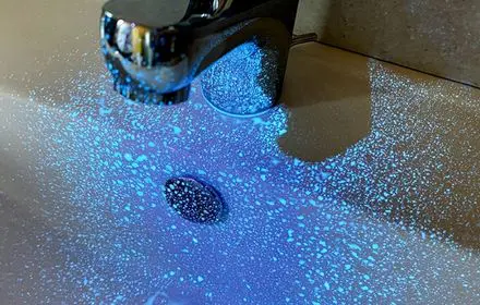 Agence M Com Marseille CDF Chercheur de fuite sud Fluorescéine UV